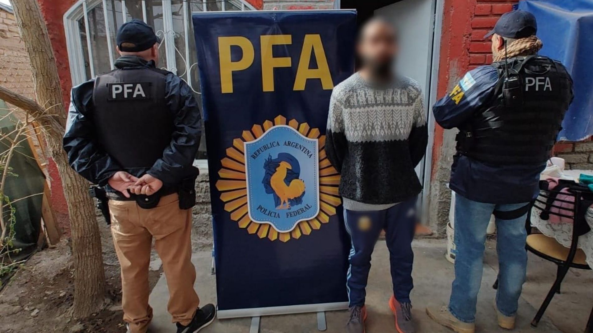 Uno de los detenidos en la operación antiterrorista que se realizó este viernes en Mendoza.