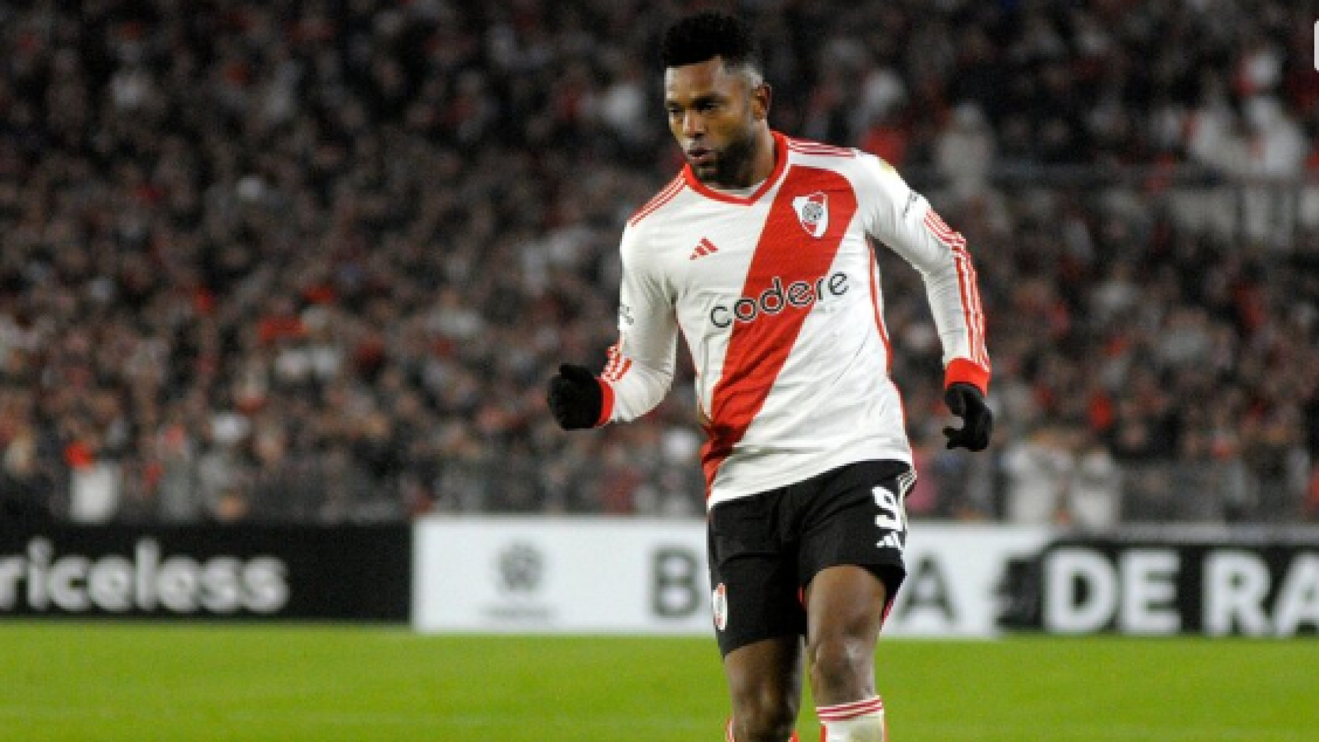 Es suplente, pero el goleador del año