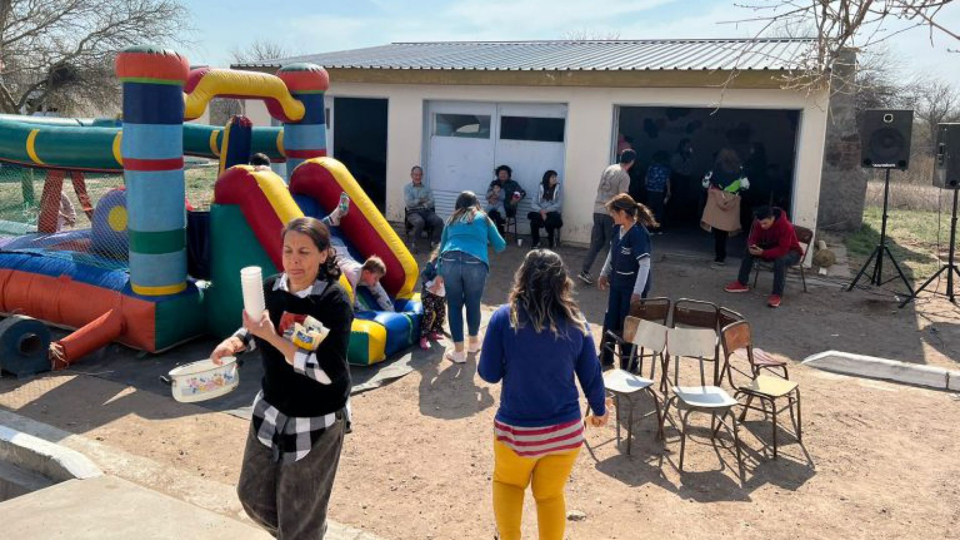 Policías llevaron alegría a los alumnos de una escuela rural