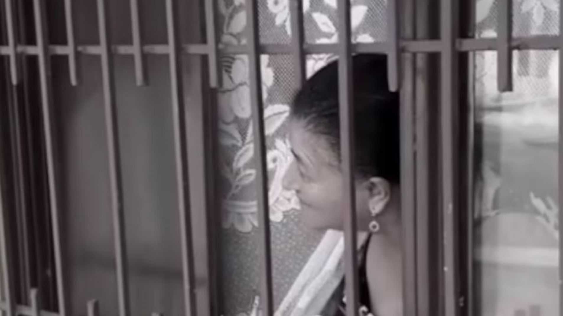 Colombiana vive de vender chismes a sus vecinos: ya compró dos casas