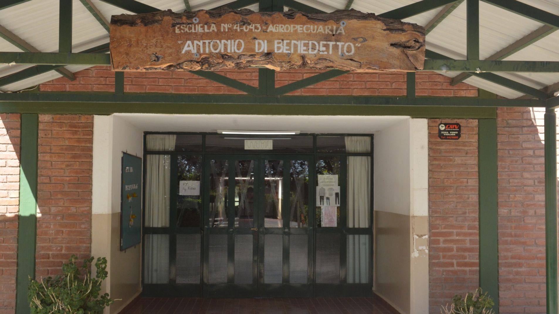 Estudiantes luchan por el sueño de conocer Cataratas del Iguazú