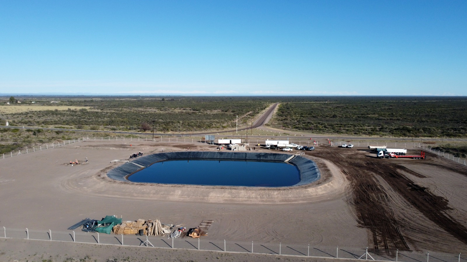 Avanzan las obras del acueducto ganadero Monte Com�n-La Horqueta - InfoYa