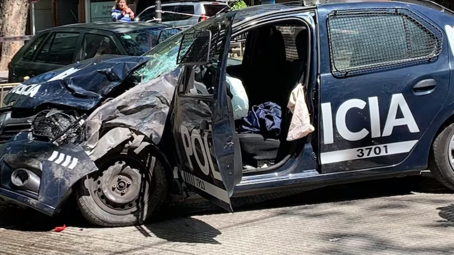 Choque entre un patrullero y una camioneta generó caos en el centro mendocino