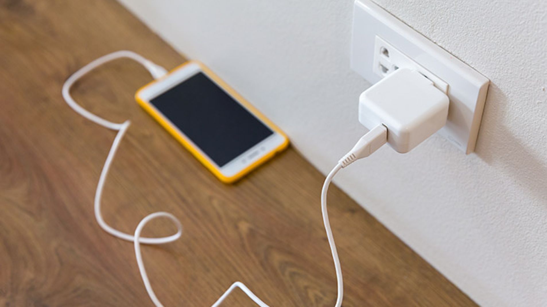 Hay que evitar usar aparatos cuando hay oscilaciones de tensión (foto ilustrativa).