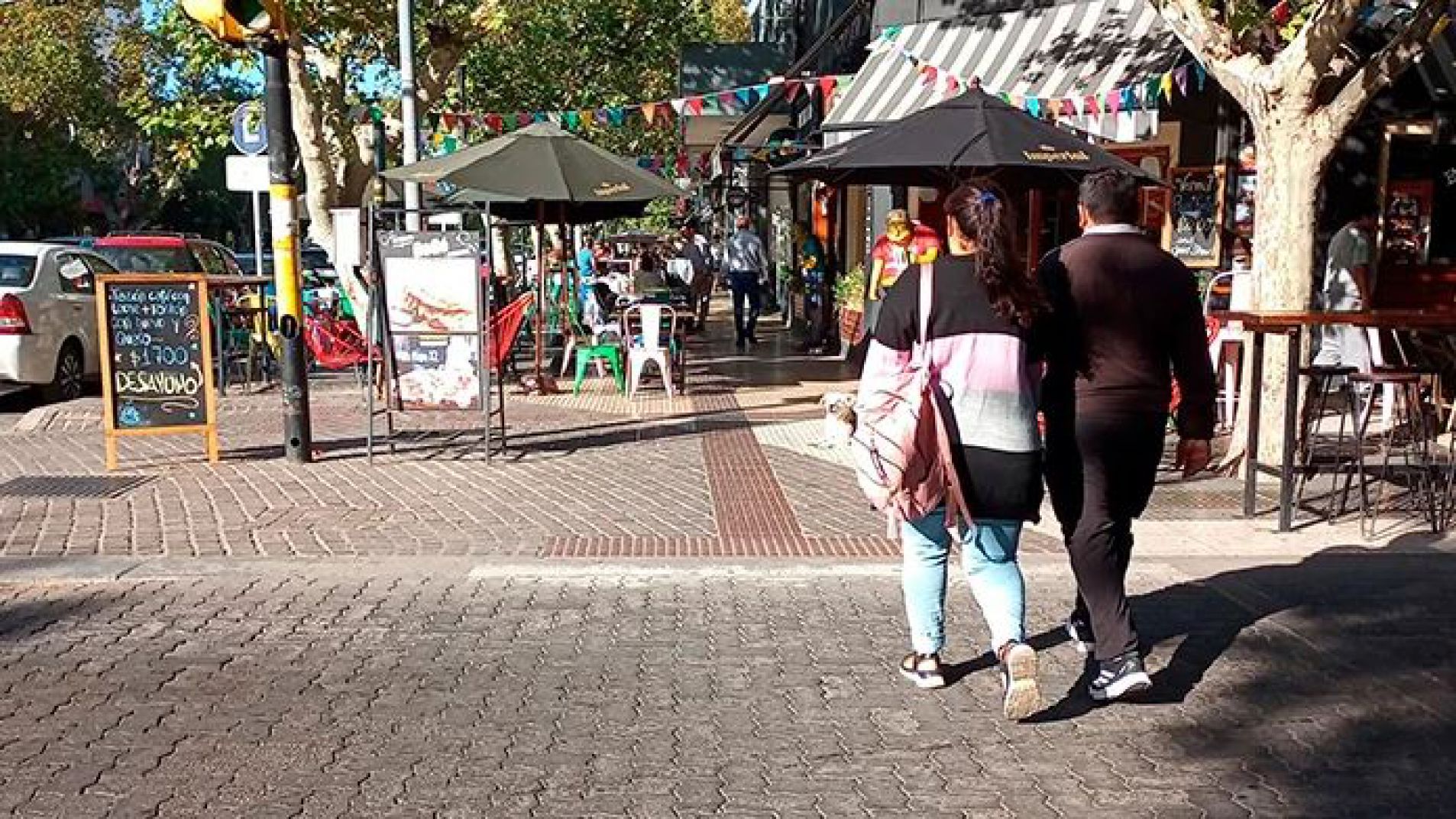 Se viene un nuevo fin de semana largo y los comerciantes se preparan.