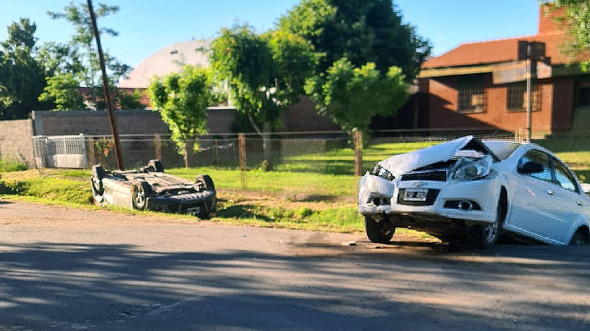 Fuerte choque con vuelco en Independencia y Chubut
