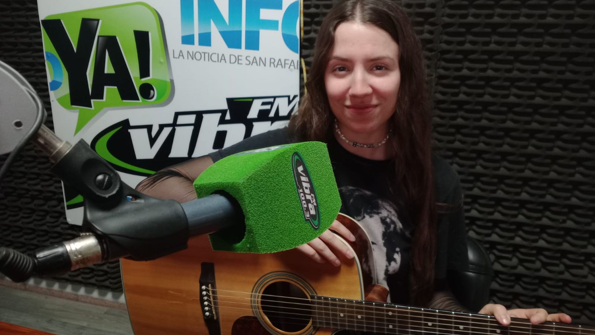Sol Lorenzo visitó el estudio de Vibra FM, brindó detalles de su show y recordó sus inicios.