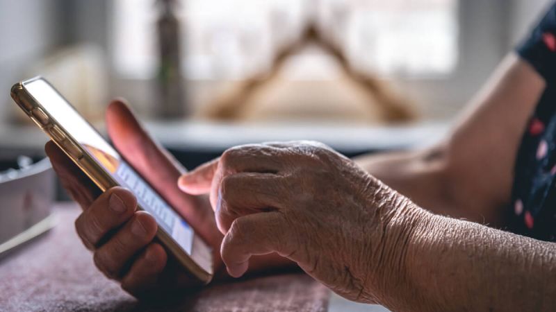 Le hackearon el WhatsApp con el cuento del turno de la vacuna del Covid