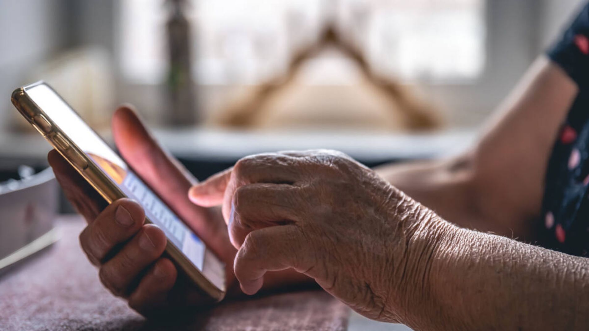 Los estafadores virtuales apuntan a las personas mayores sabiendo que son vulnerables (foto ilustrativa).