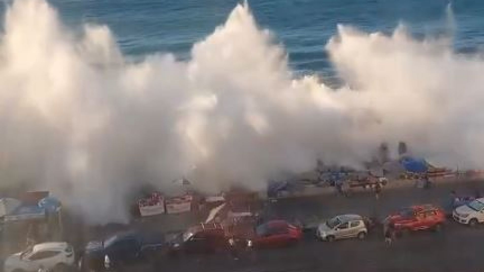 Videos: olas gigantes golpean las playas chilenas visitadas por los mendocinos