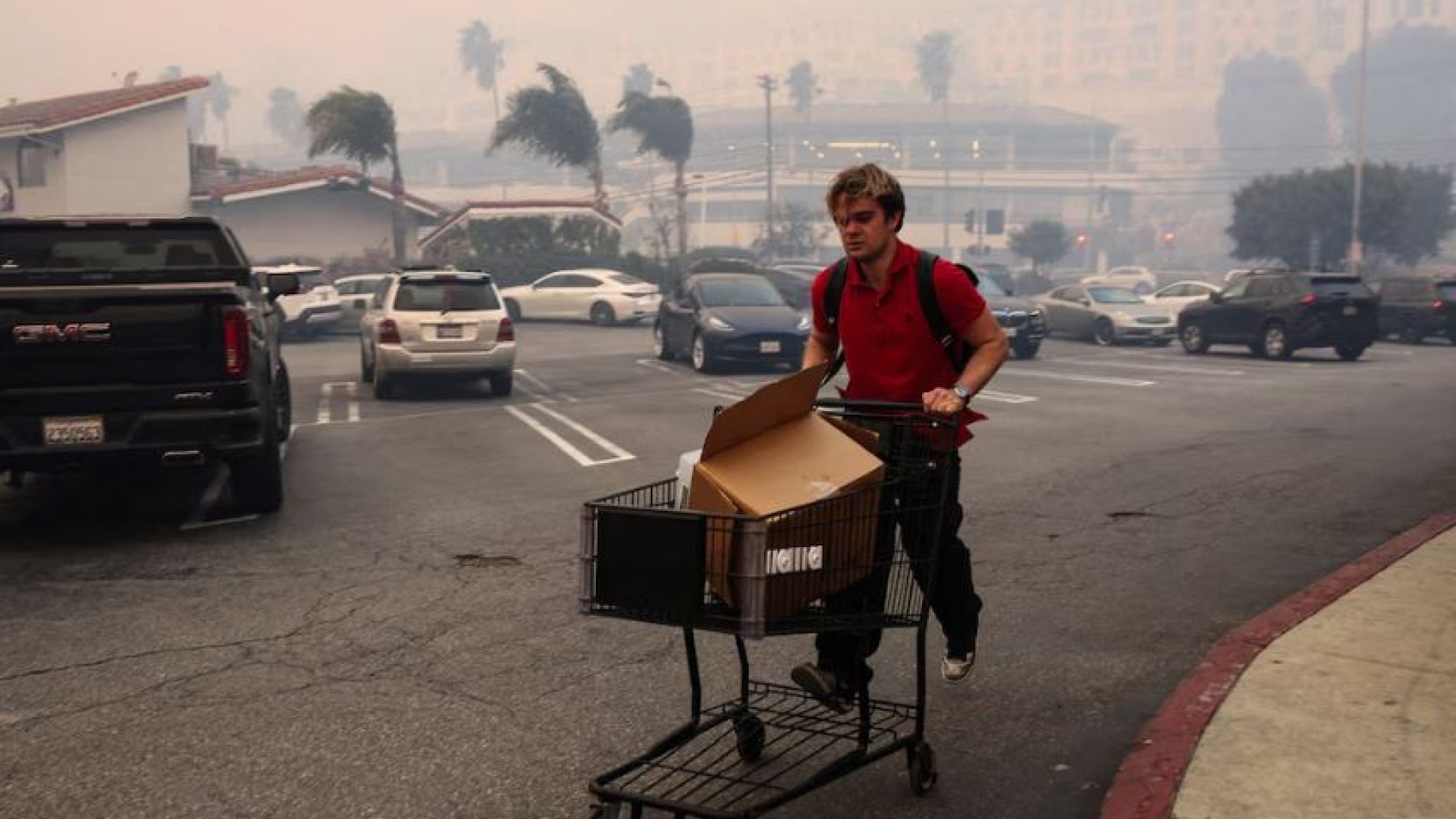 Ascendió a 10 la cifra de muertos por los incendios forestales en Los Ángeles