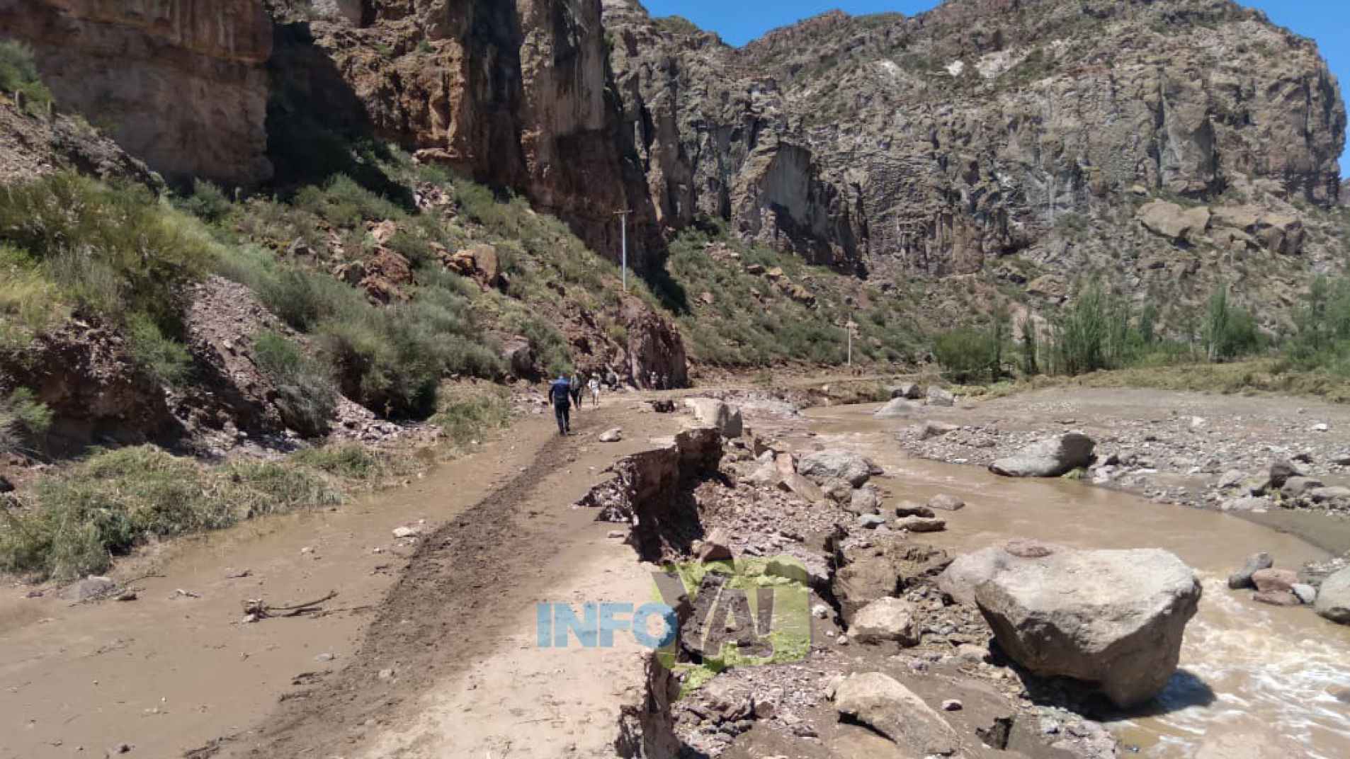 El tramo central del camino del Cañón del Atuel fue arrasado por el agua.
