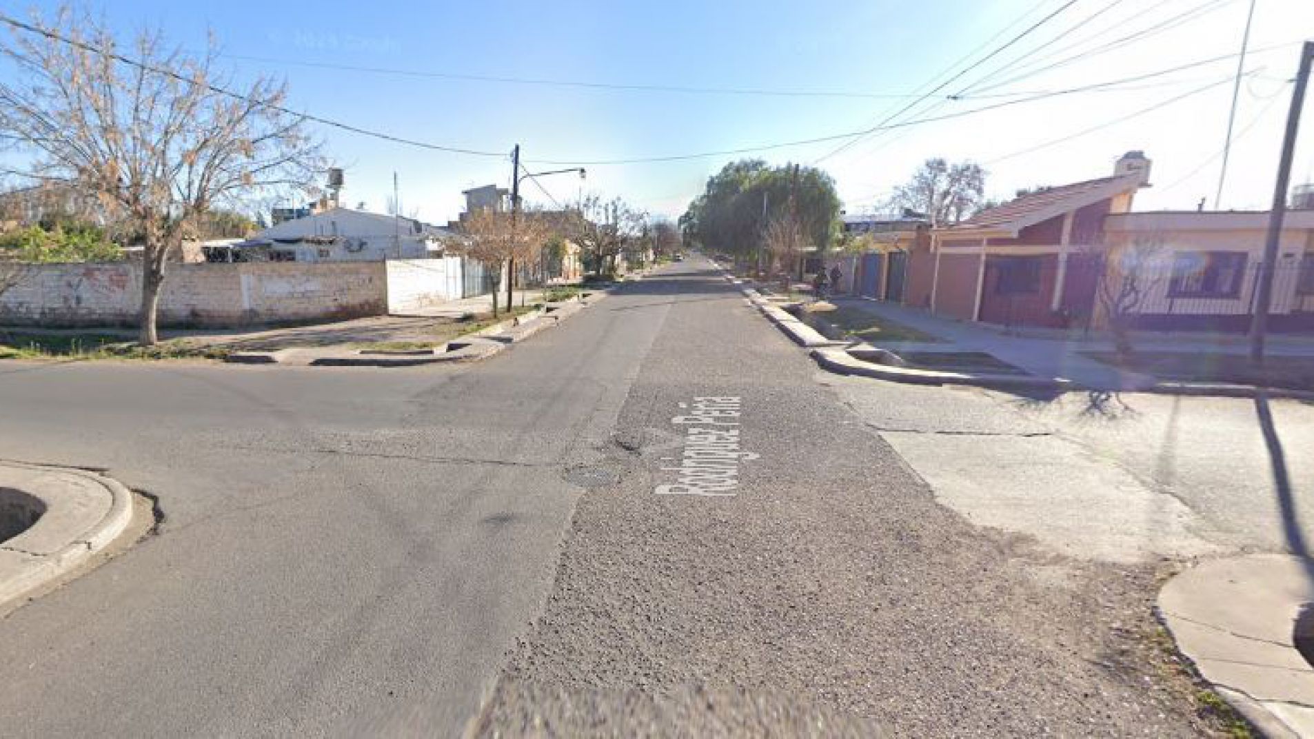 El vehículo en el que sustrajeron las herramientas estaba estacionado en Córdoba y Rodríguez Peña (foto Google Street View).