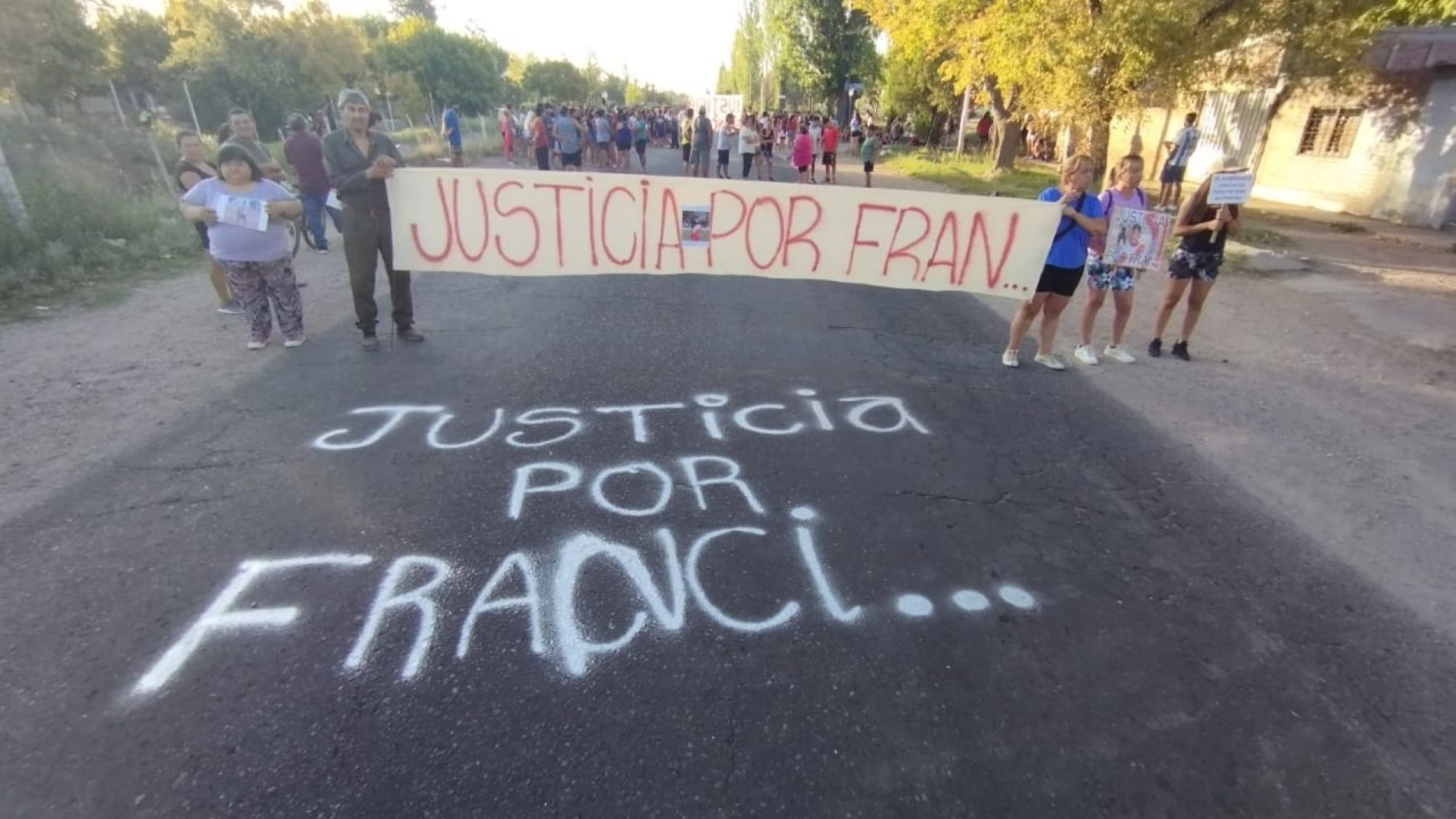 Los vecinos manifestaron el jueves para pedir justicia y solicitar medidas para evitar nuevos accidentes.