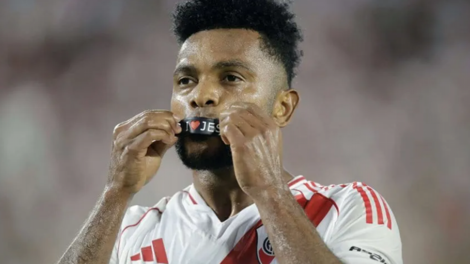 Por Borja y Armani, River venció a Lanús