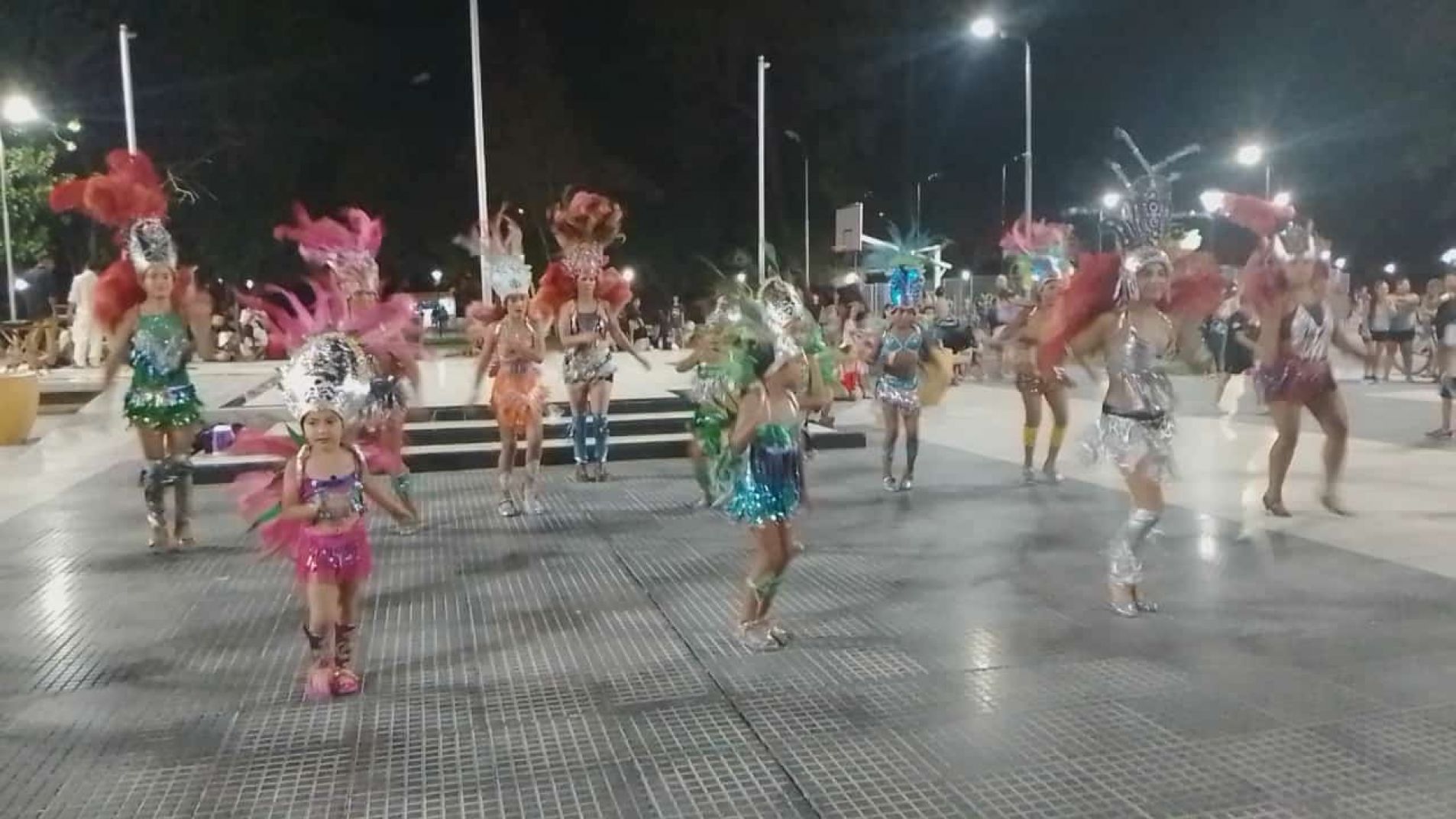 La comparsa actuó el domingo en plaza Francia