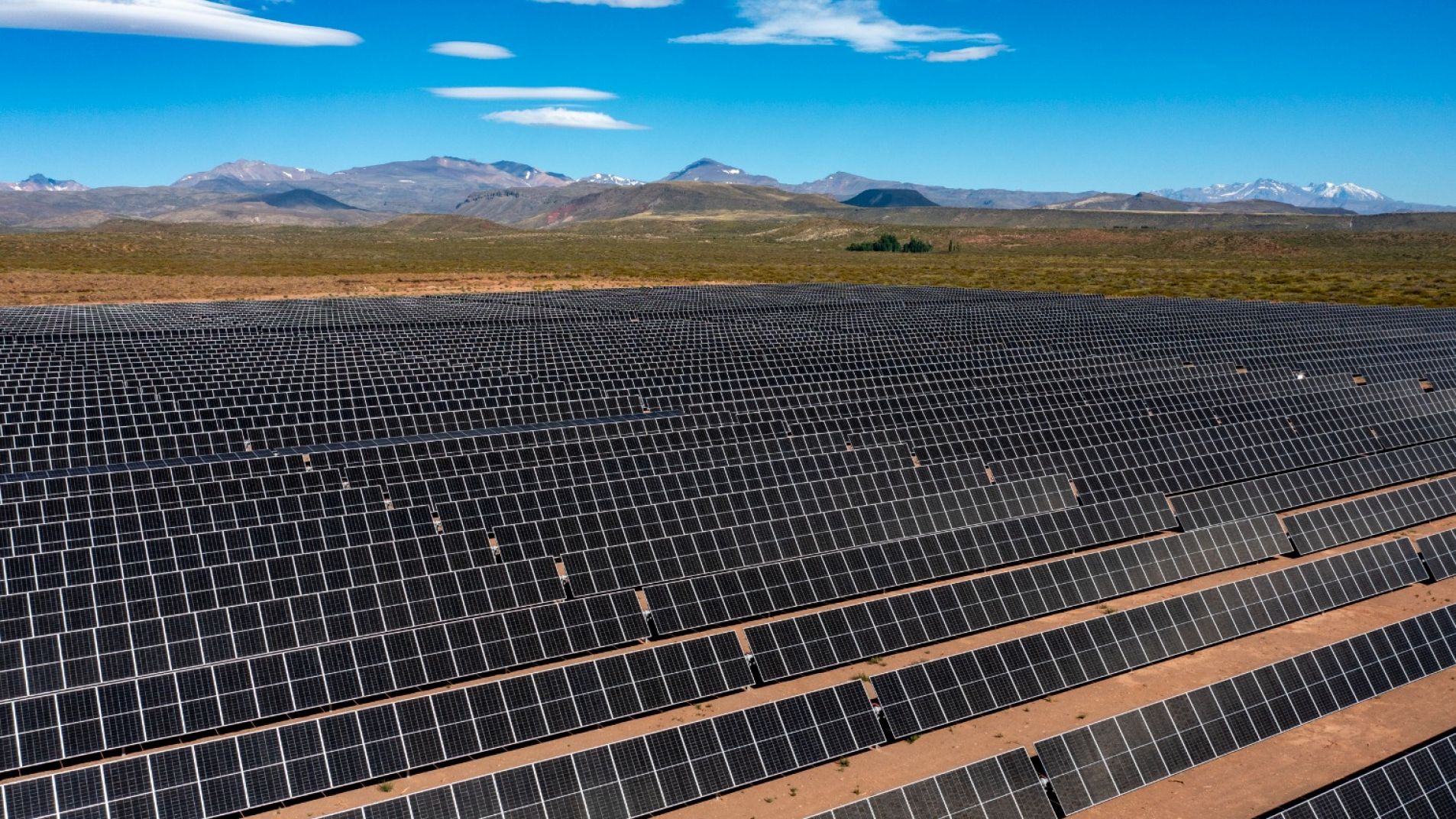 En Malargüe se montaron 160 mil paneles solares en 312 hectáreas.