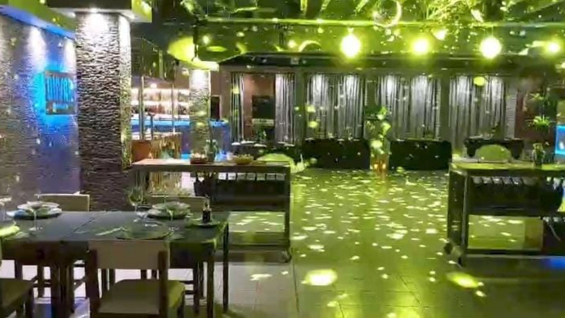 Duvar Club de Eventos funciona en Hipólito Yrigoyen 3522.