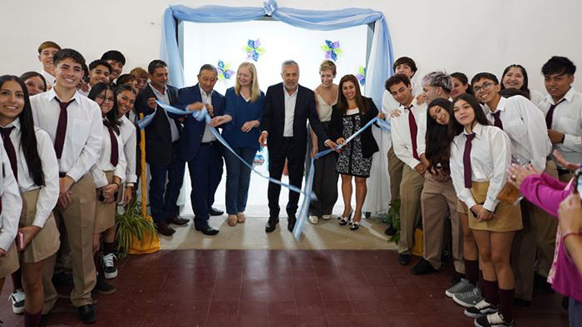 Cornejo inauguró aulas y reafirmó el compromiso con la educación y el empleo