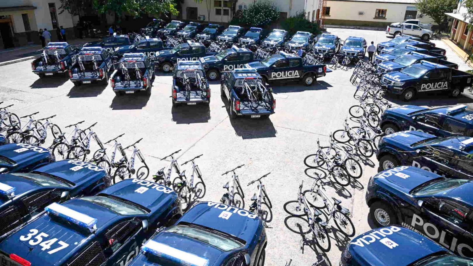 Cuestionan a la ministra Rus por la cantidad de patrulleros en Mendoza