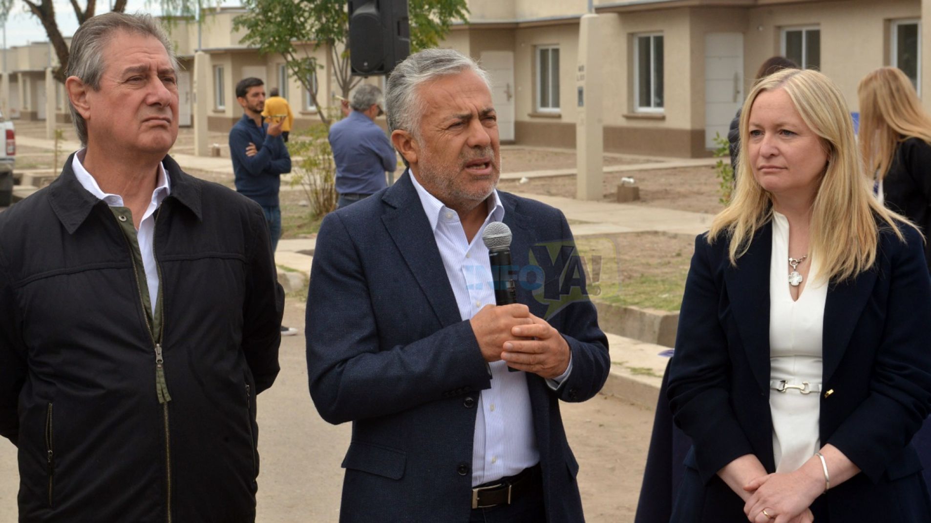 Cornejo entregó casas, lanzó un programa ganadero e inauguró un Hospital de Día