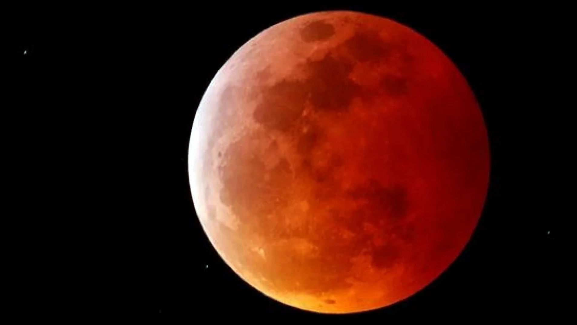 Cómo ver el eclipse total de luna: será una "luna de sangre"