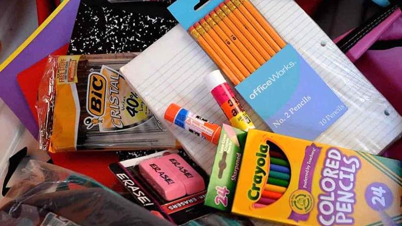 Realizan colecta de útiles escolares para alumnos de una escuela rural