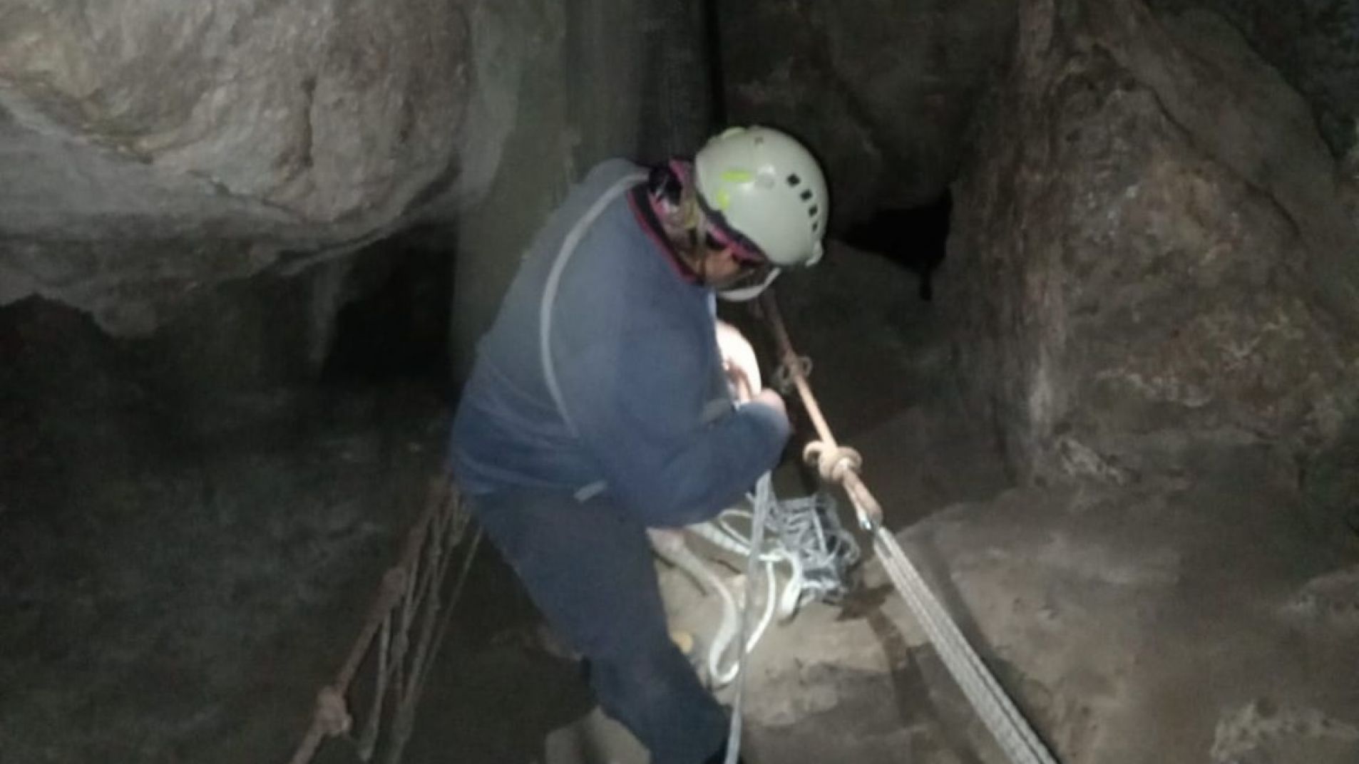 Mantenimiento en la Caverna de las Brujas para garantizar la seguridad de visitantes y personal