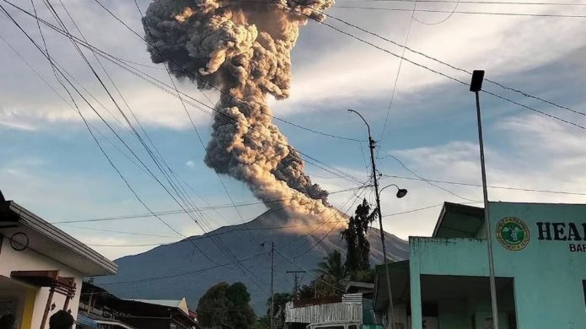 El volcán Kanlaon está activo.