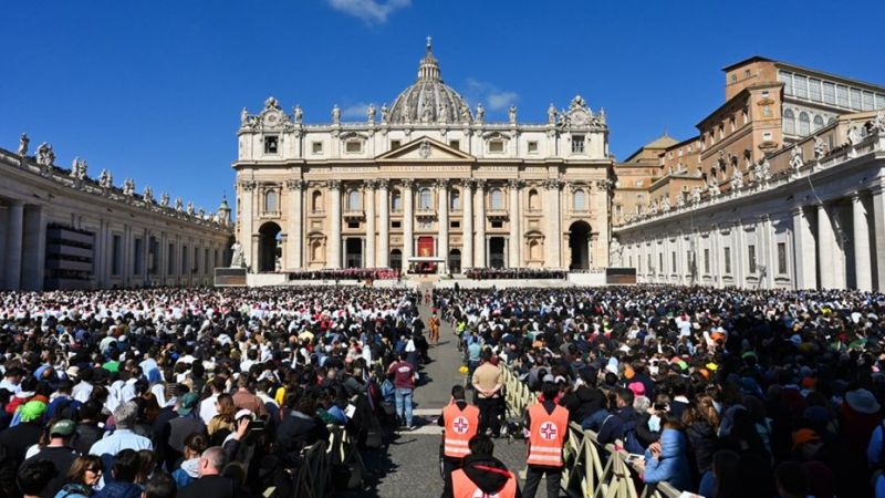¿Qué sucede en cada uno de los nueve días de duelo por el Papa Francisco?