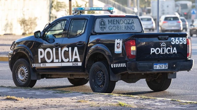 Una pareja detenida luego de robar dinero y otros elementos en una casa