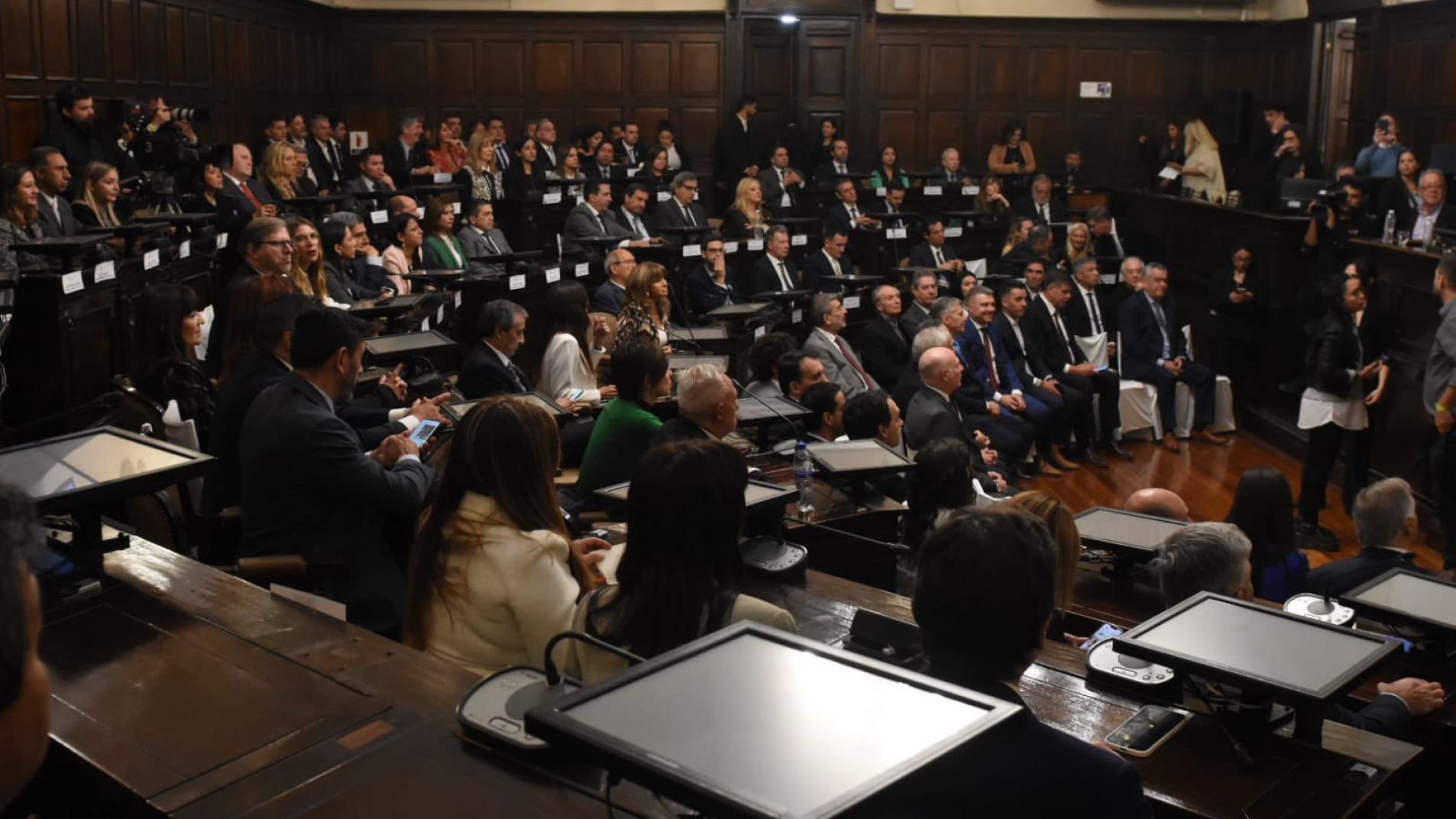 Los legisladores mendocinos ganan casi 4 millones de pesos