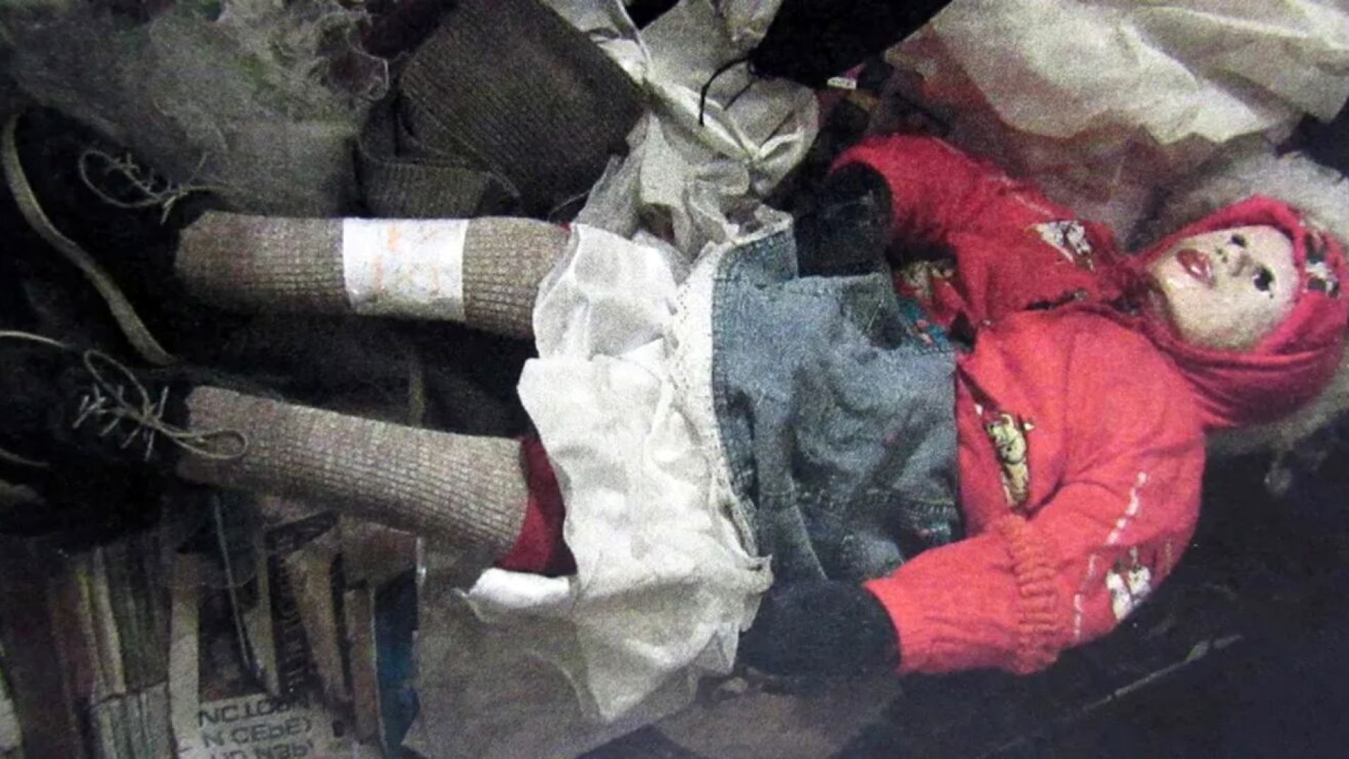 Magia negra: robó 29 cuerpos de nenas de un cementerio y los vistió como muñecas
