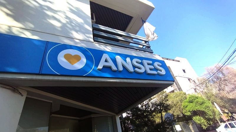 ANSES confirma quiénes cobran este viernes 27 de febrero