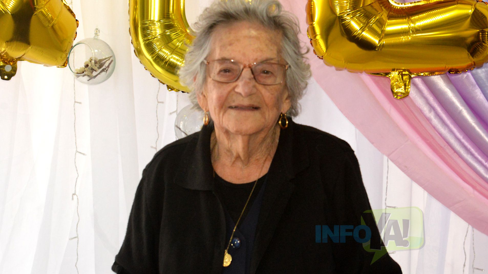 María festejó sus 102 años junto a sus hijos, nietos, bisnietos y tataranietos