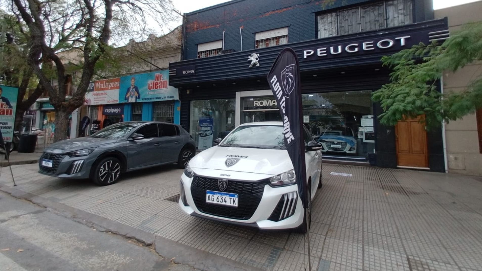 Roma Automotores, en avenida Mitre 251.