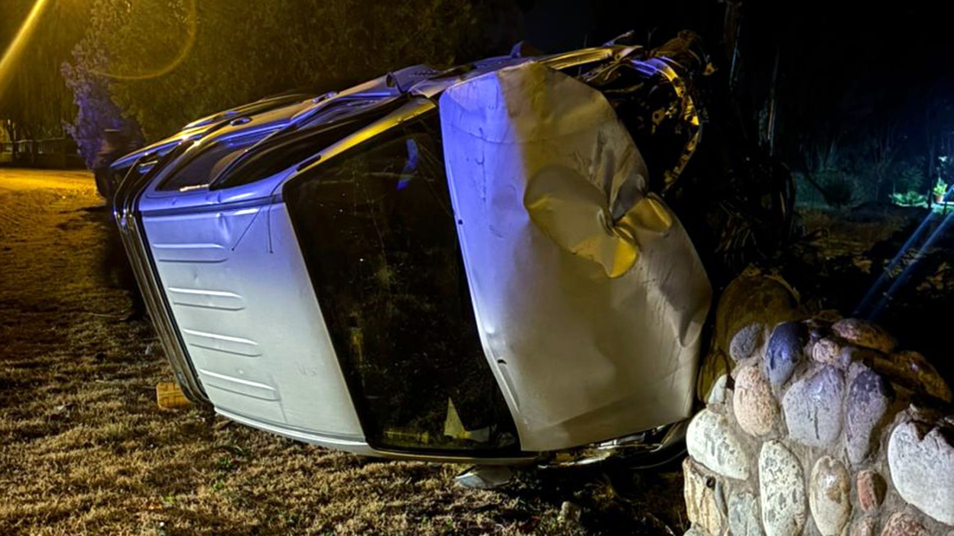 Borracho perdió el dominio de la camioneta y volcó en avenida Alberdi