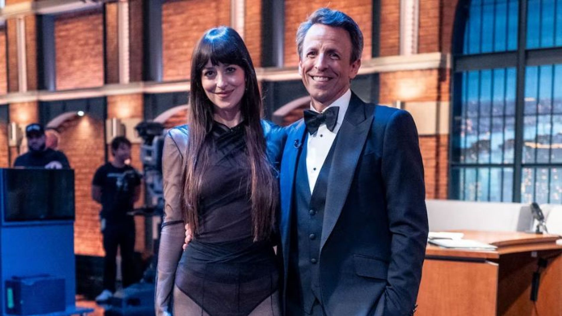 Con heces de gorila: la venganza de Dakota Johnson por el corazón roto de una amiga