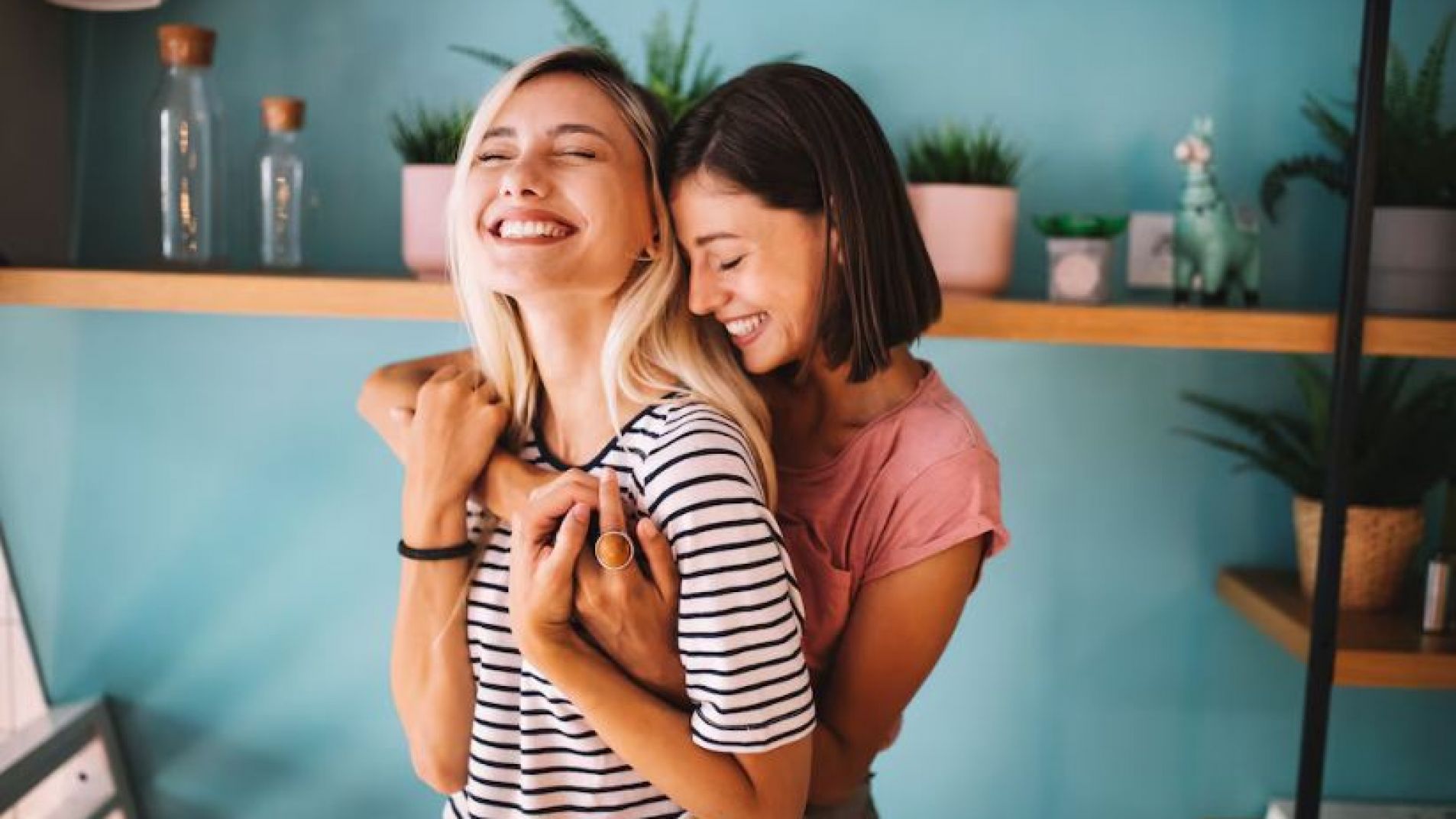 Desde hacer regalos al contacto físico: los cinco lenguajes del amor