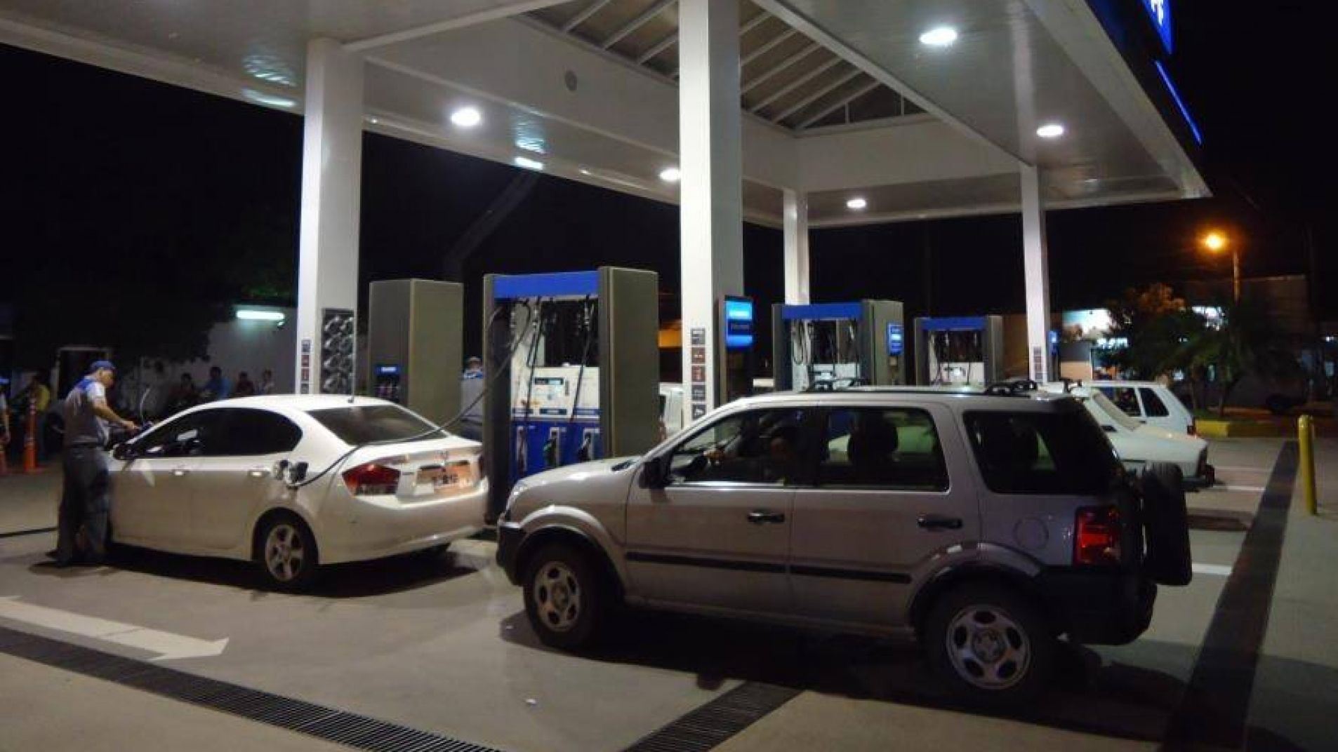 En qué horarios será más barato cargar nafta y gasoil en estaciones de servicio