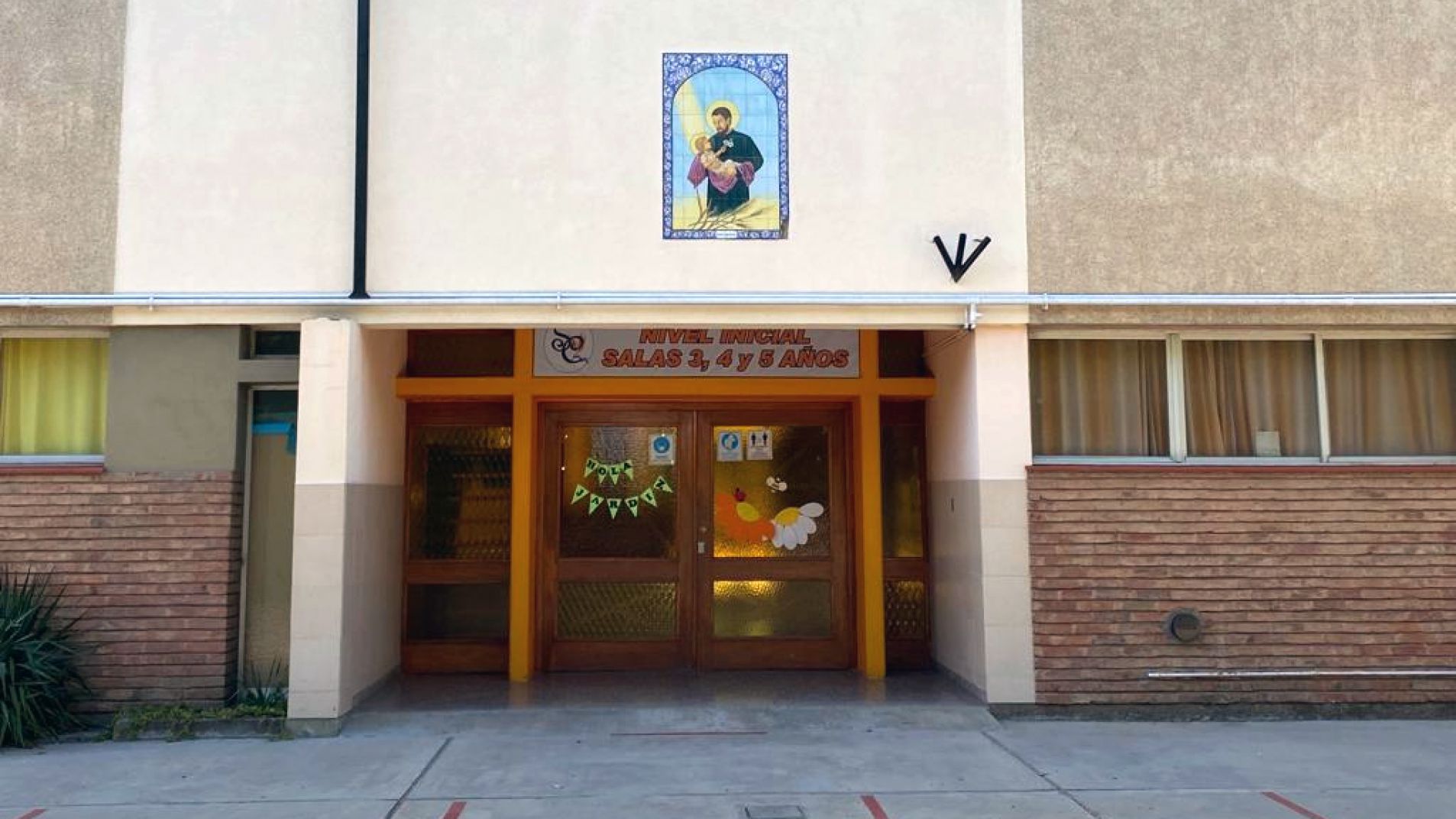 Prisión domiciliaria al celador acusado de abuso sexual contra un alumno