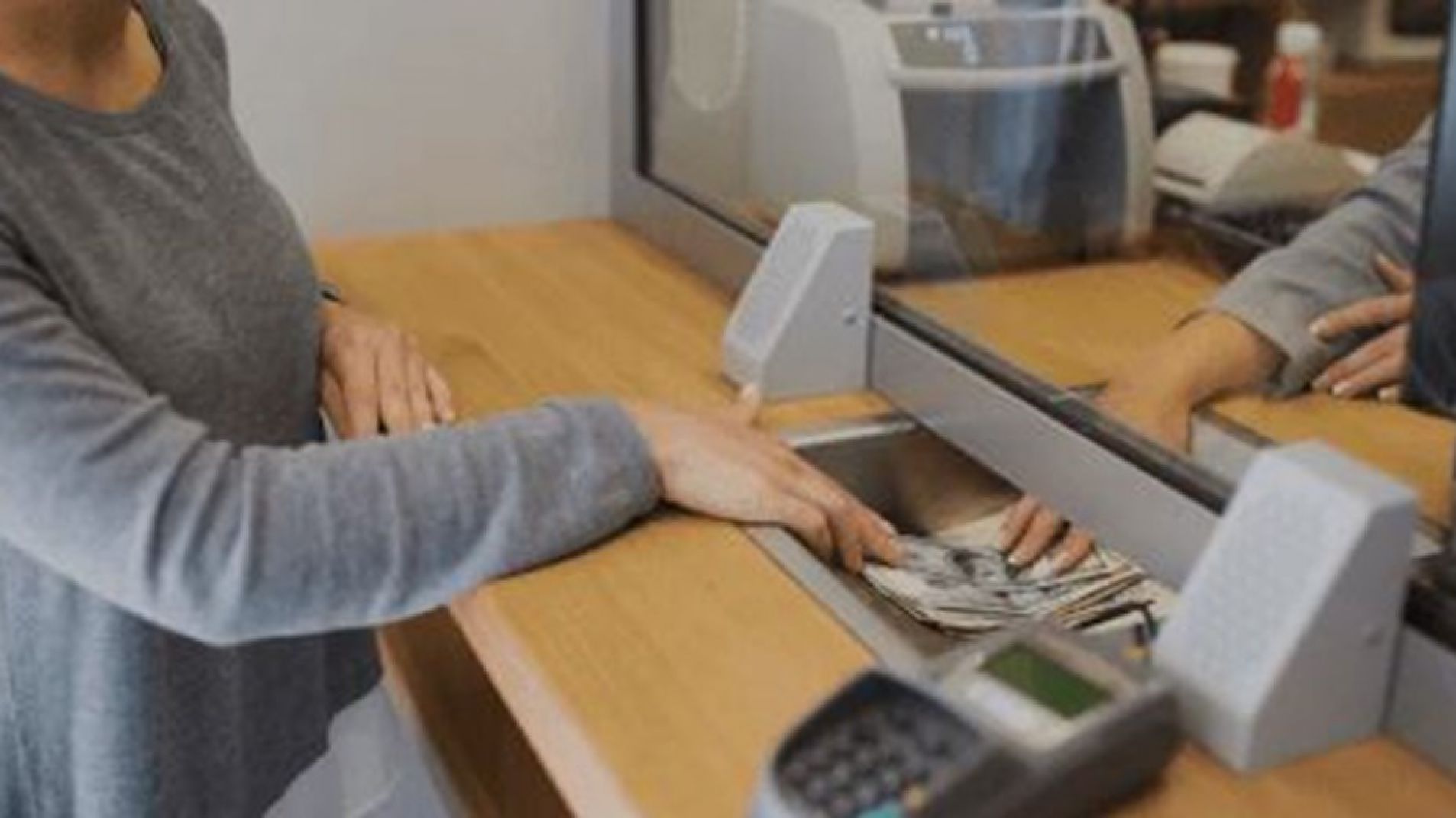 Bancarios acuerdan aumento salarial y el básico supera $1.850.000