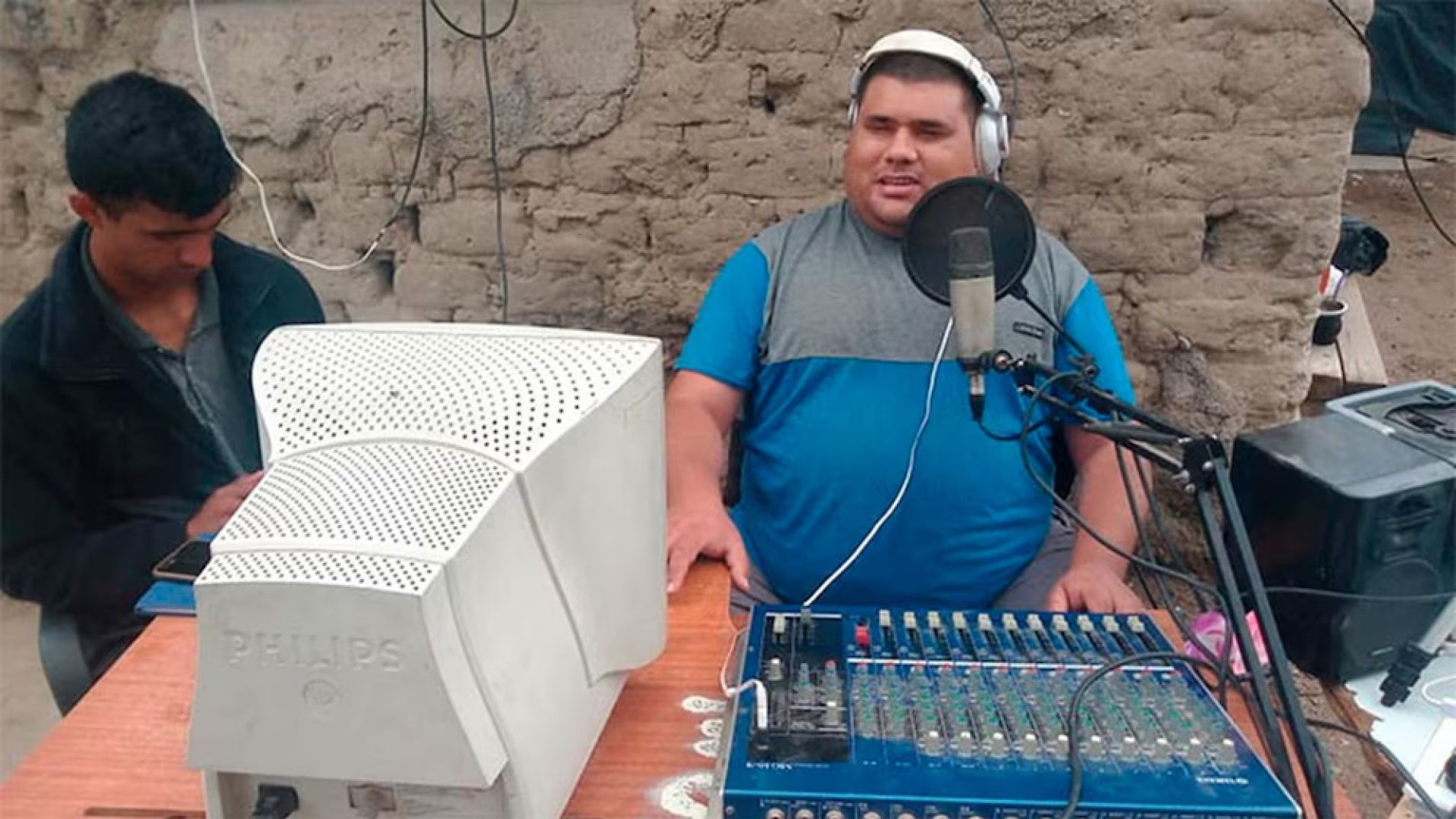 Joven mendocino ciego pide ayuda para que su radio vuelva a estar al aire