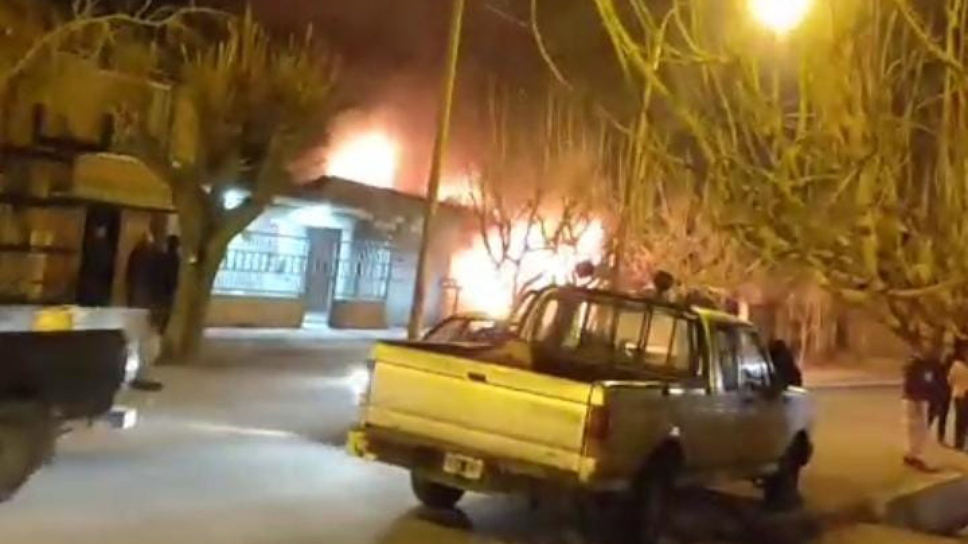 La casa de los Carmona fue prendida fuego este martes en la noche.