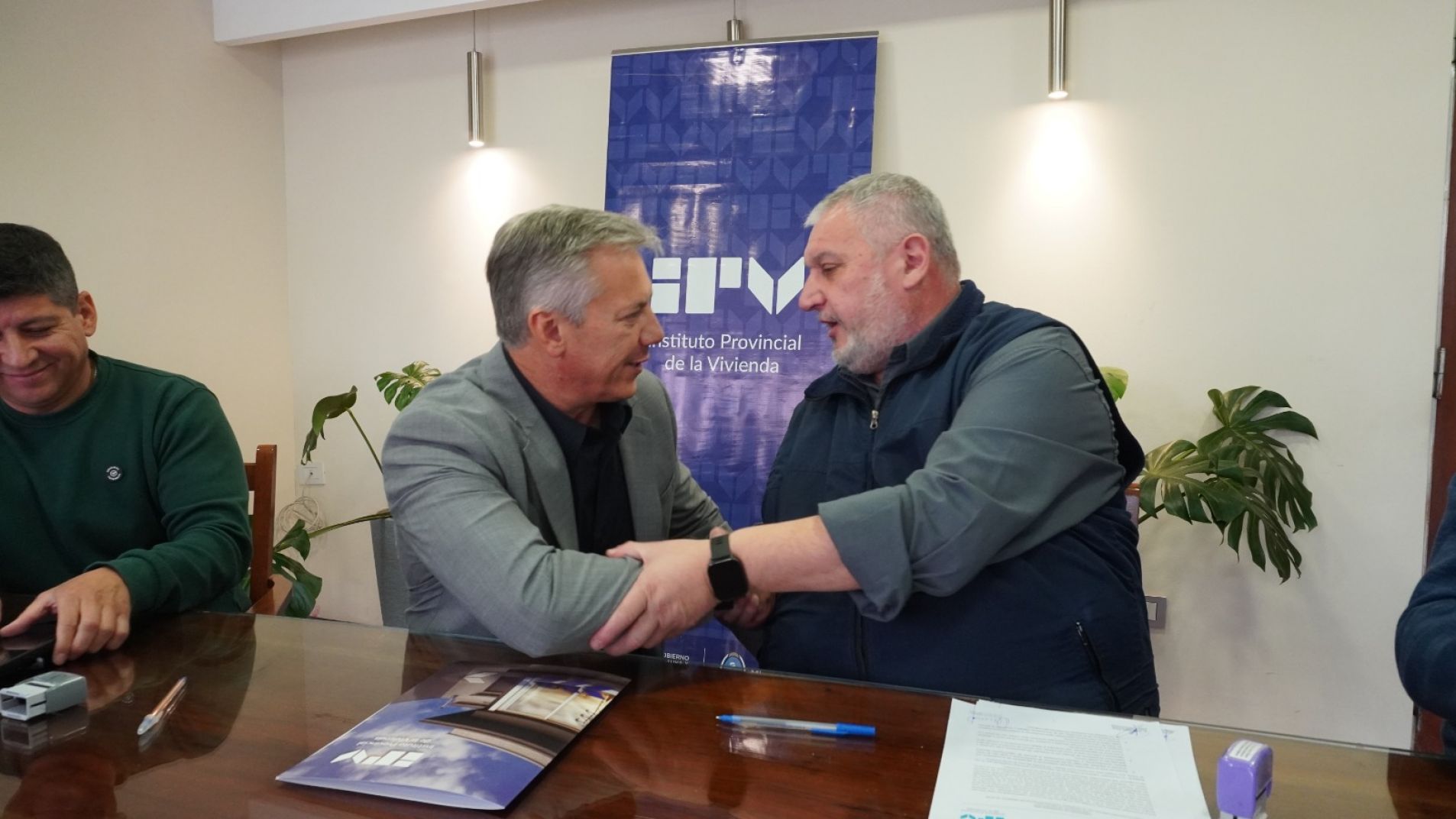 Firma de Convenio entre el Municipio y el IPV