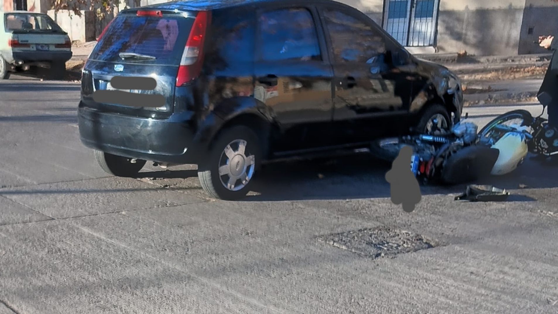Una moto y un auto chocaron en Segovia y Suipacha