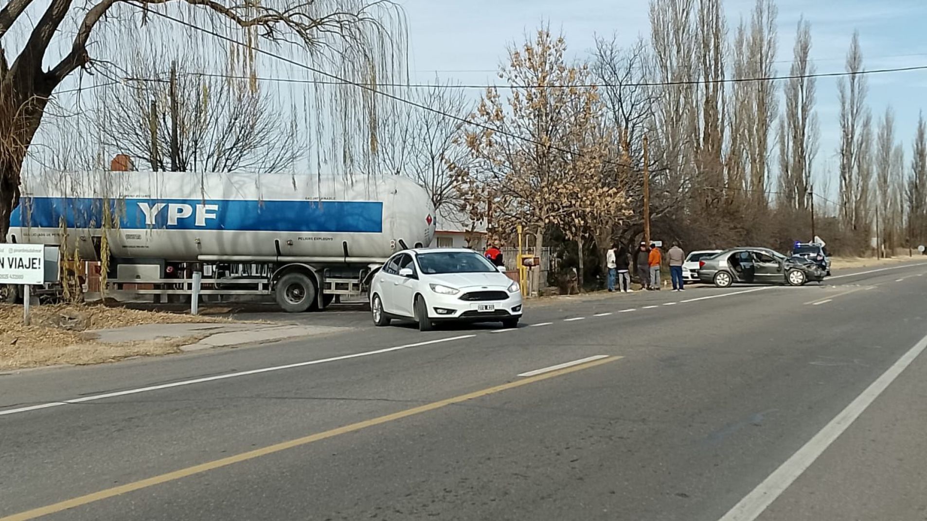 Varios heridos tras el choque entre un camión y un auto