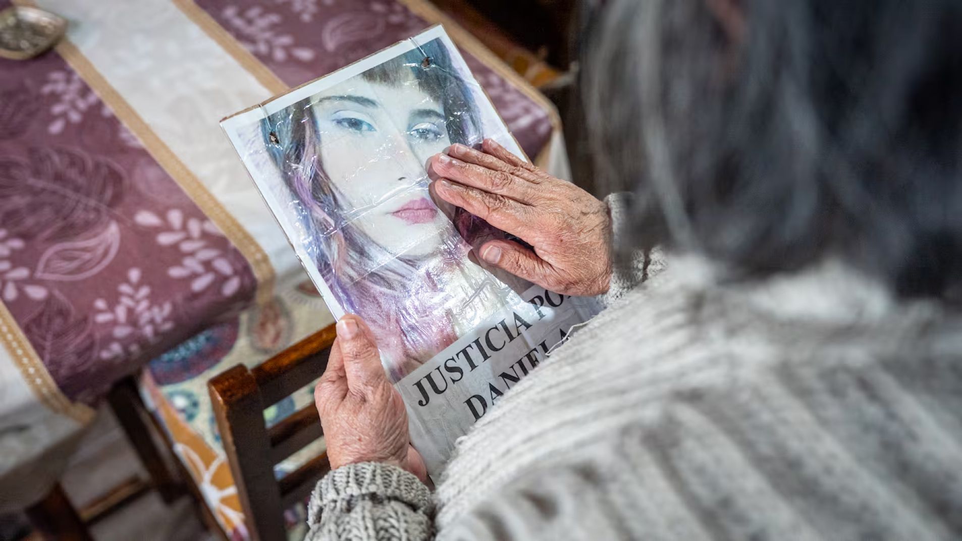 Pide justicia por su hija: "Murió esperando que condenen al cura que abusó de ella"