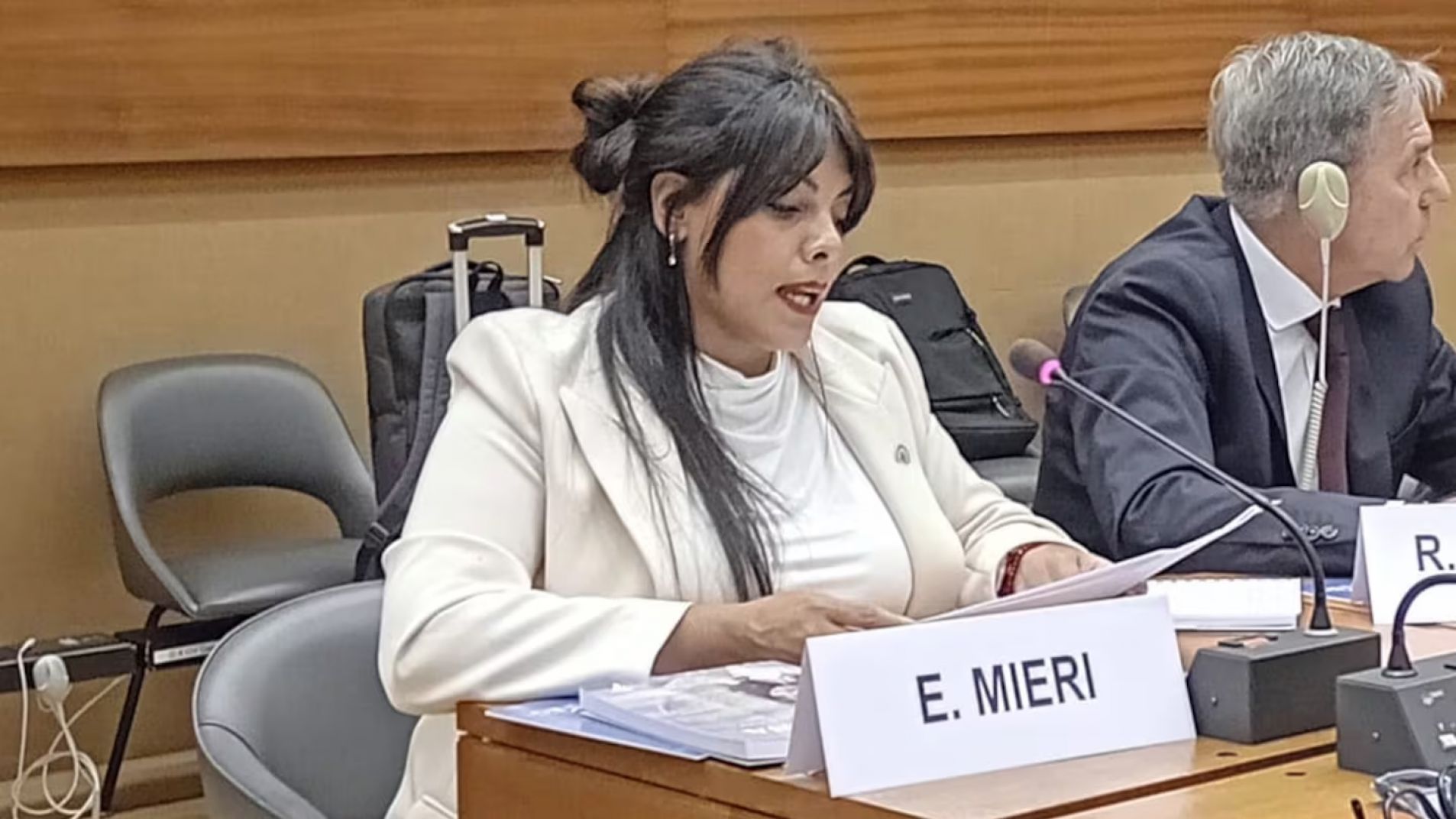 La concejala "tira caca" viajó a Suiza para un Congreso de la ONU