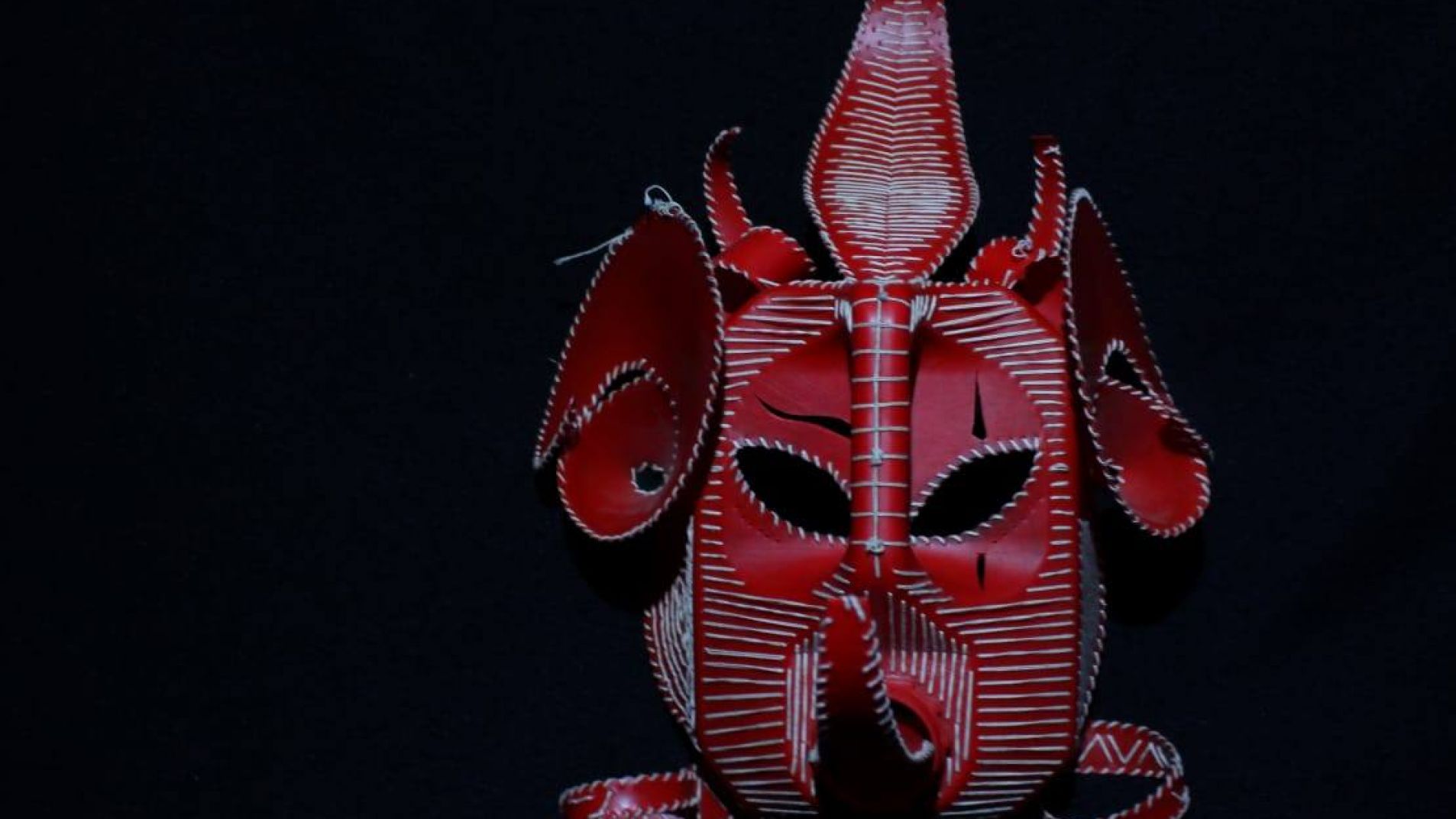 Taller de máscaras en el ECA